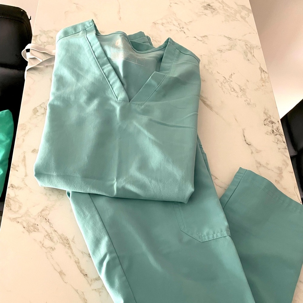 Official Figs scrub set in limited edition seafoam!